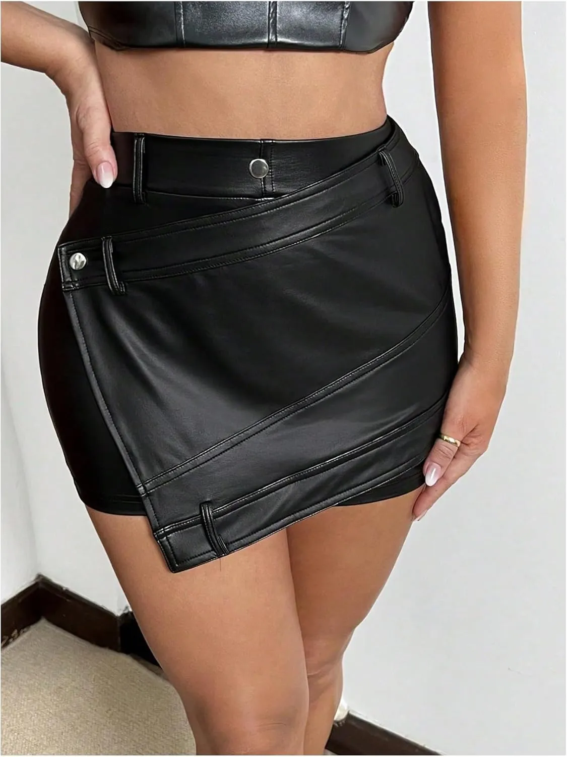 SOLY HUX Women's PU Leather Asymmetrical Hem Shorts High Waisted Clubwear Mini Skorts